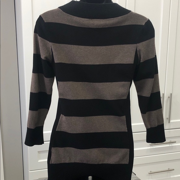 Le Château V-Neck Striped Sweater – Women’s Size Medium – Black & Taupe - Picture 8 of 15